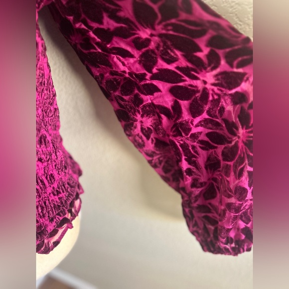 Torrid NWT Deep Red Smocked velvet Floral Blouse size L - Picture 4 of 6